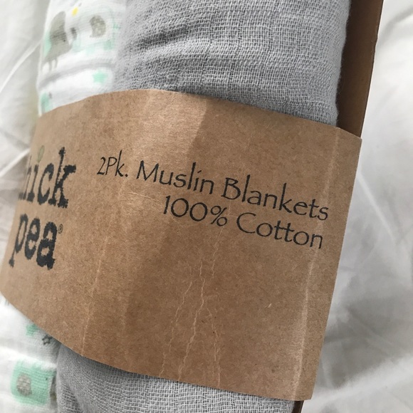 ♏️SOLD♏️ NWT Muslin Swaddle baby blankets - Picture 2 of 3